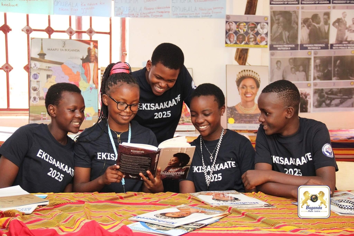 Abasaakaate participants reading books about Buganda traditions and cultural heritage, including crafts and customs Abasaakaate participants reading books about Buganda traditions and cultural heritage, including crafts and customs